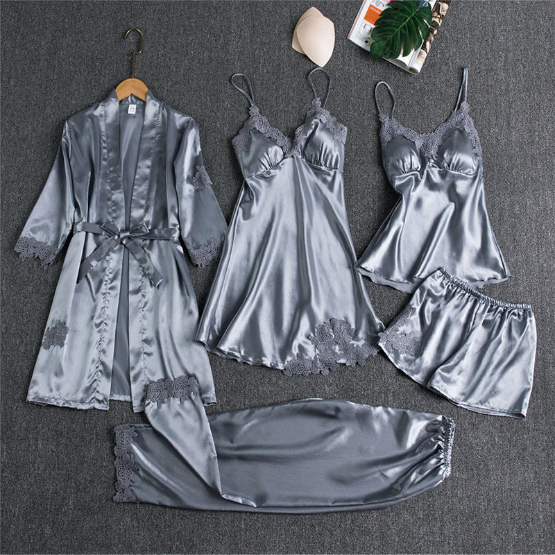 Fiona – Vijfdelige Satijnen Pyjama Set voor Dames