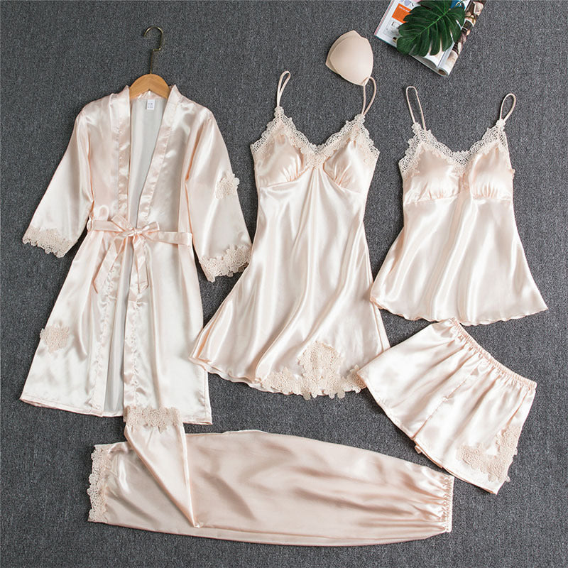 Fiona – Vijfdelige Satijnen Pyjama Set voor Dames