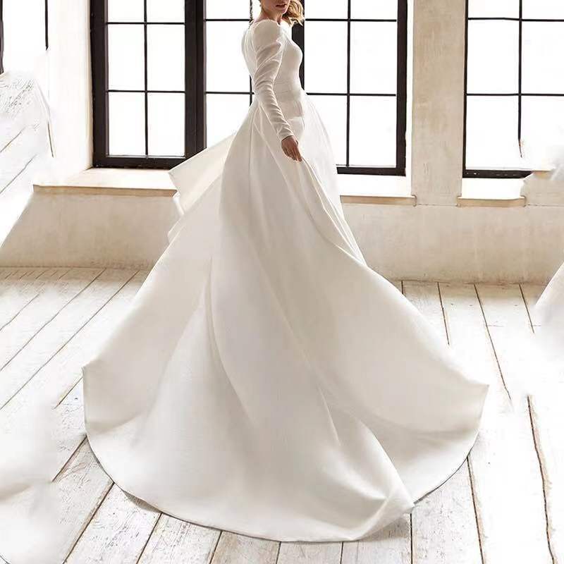 Gillian – Elegante Lange Jurk met Satijnen Afwerking