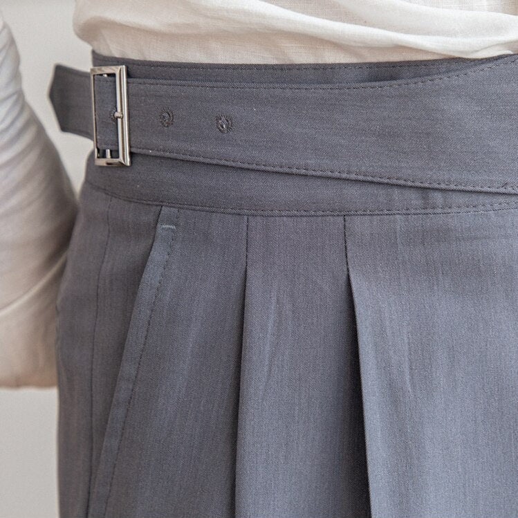Heren Hoge Taille Pantalon op Maat – Klassieke Geplooide Broek met Gespsluiting, Zakelijke en Formele Stijl
