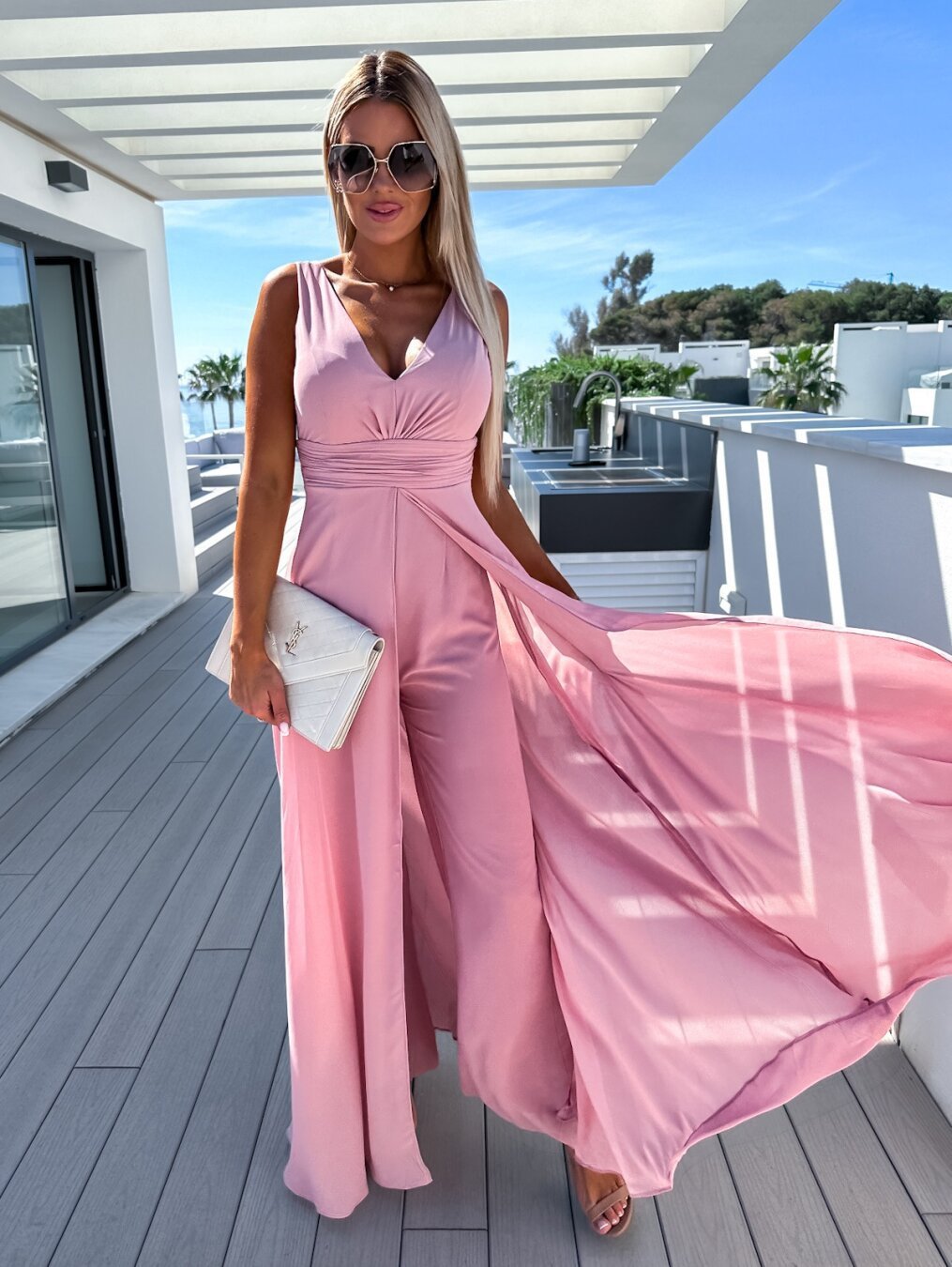 Julie – Elegante Dames Mouwloze Jumpsuit met V-Hals en Brede Pijpen voor de Zomer