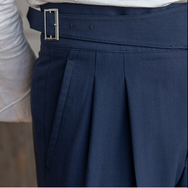 Heren Hoge Taille Pantalon op Maat – Klassieke Geplooide Broek met Gespsluiting, Zakelijke en Formele Stijl