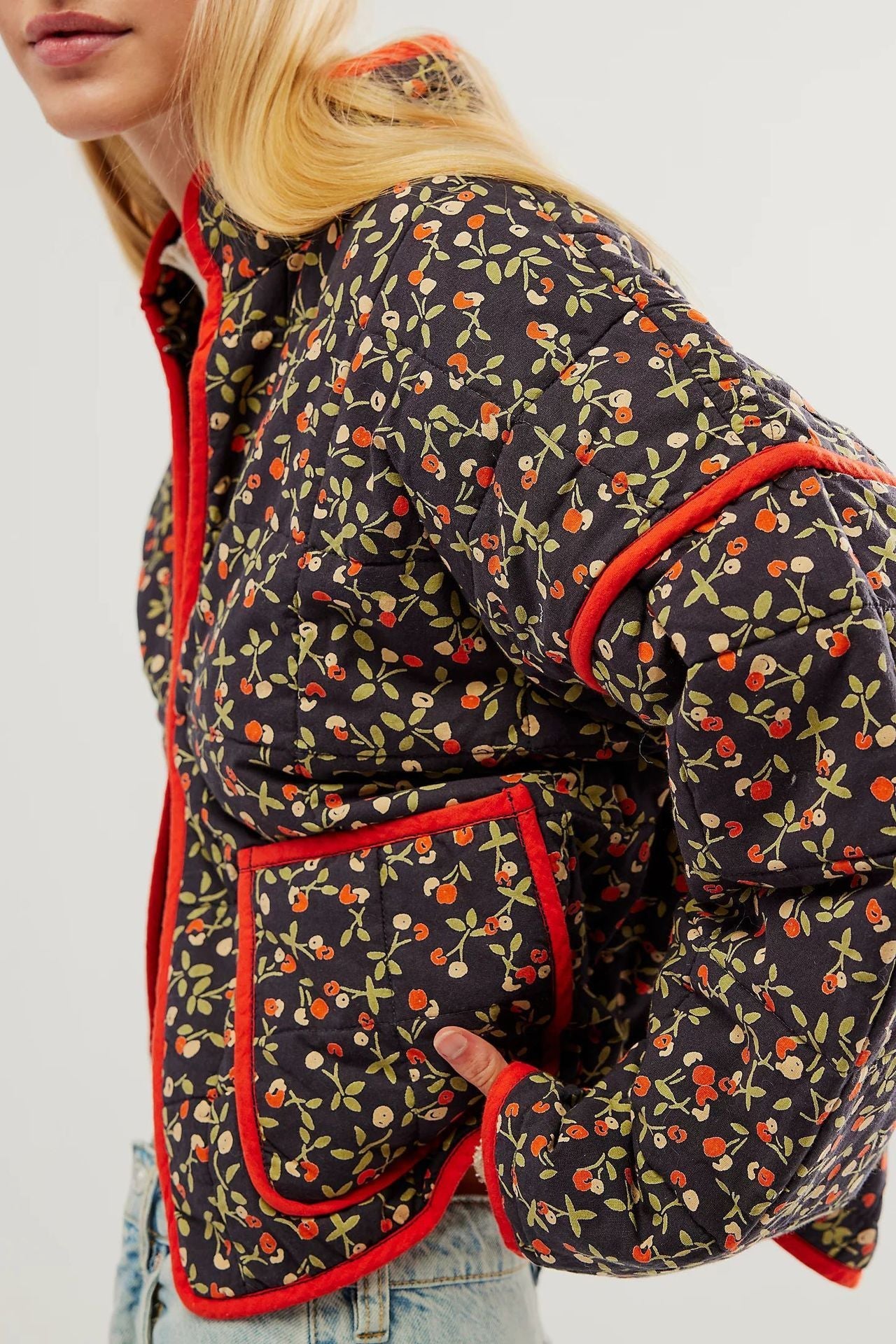 Jessica – Trendy dames bomberjack met bloemenprint en retro look voor lente en zomer