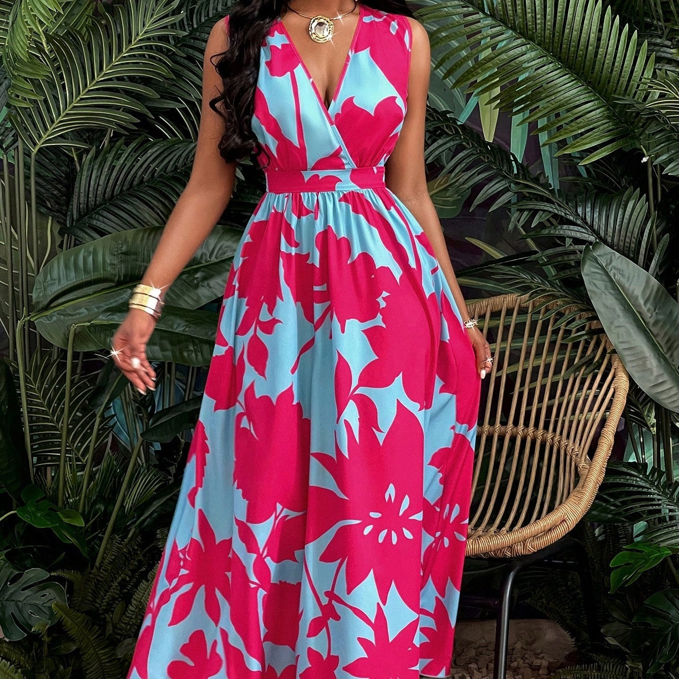 Holly – Jurk Met Diepe V-Hals En Aangesnoerde Taille